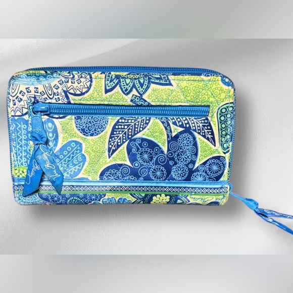 Vera Bradley Doodle Daisy Blue & Green Floral Turnlock Zip Around Wallet - Picture 2 of 7